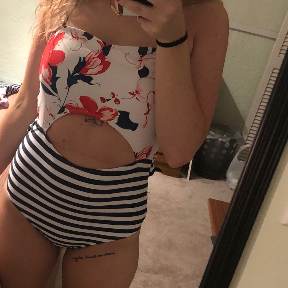 CLEARANCE // bathing suit cutout one-piece - Picture 3 of 8